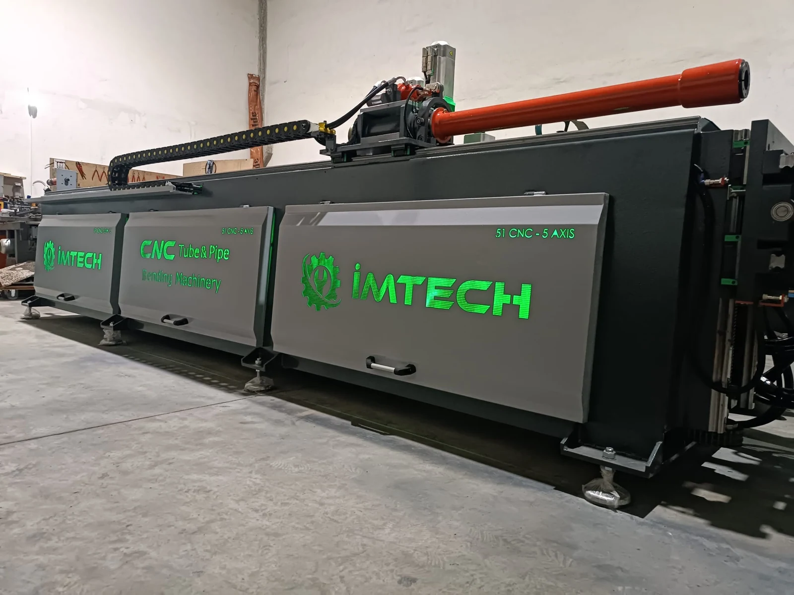 İMTECH atölyesinde makine mekanizması ve büküm ünitesi