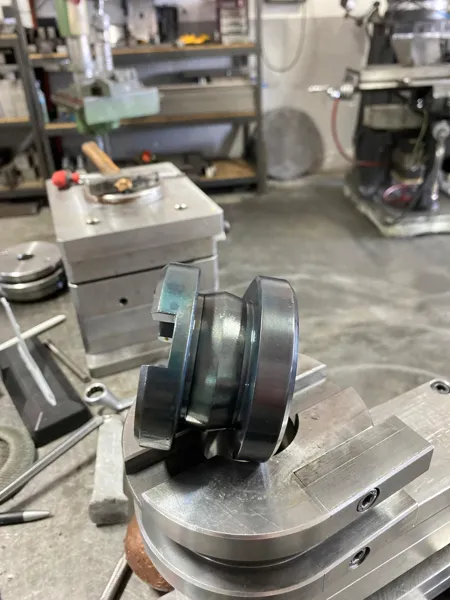 Tool and die geometry — enlarge